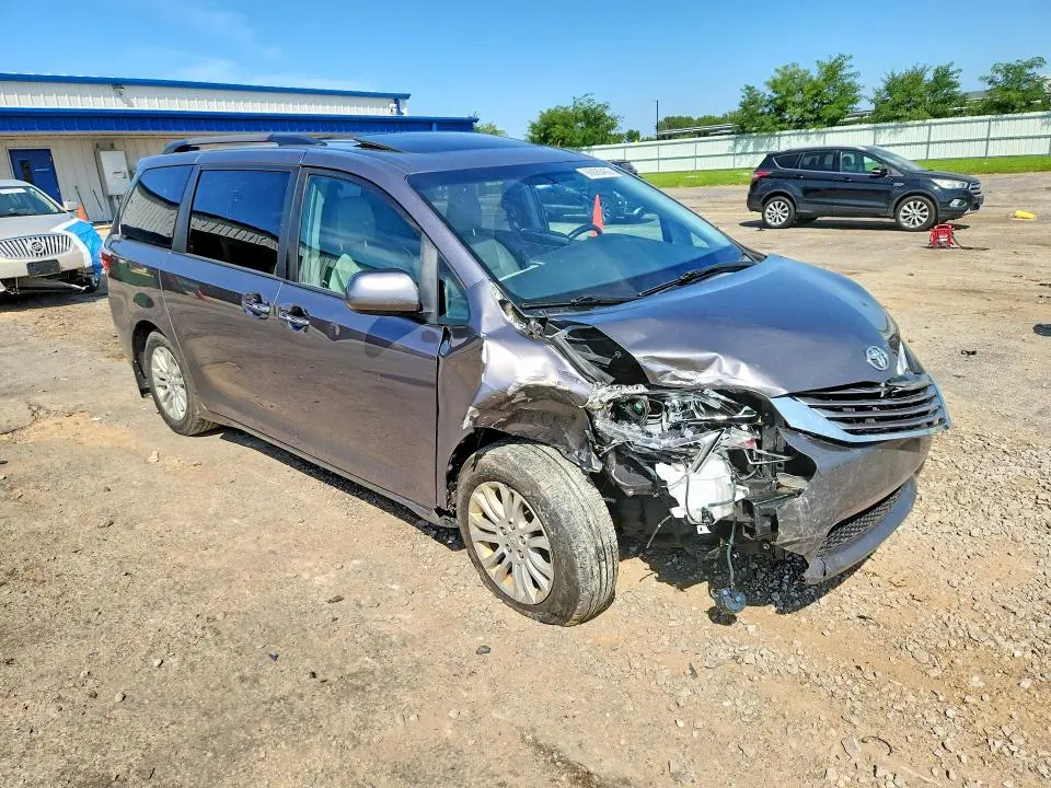 2015 TOYOTA SIENNA XLE 8-PASSENGER  