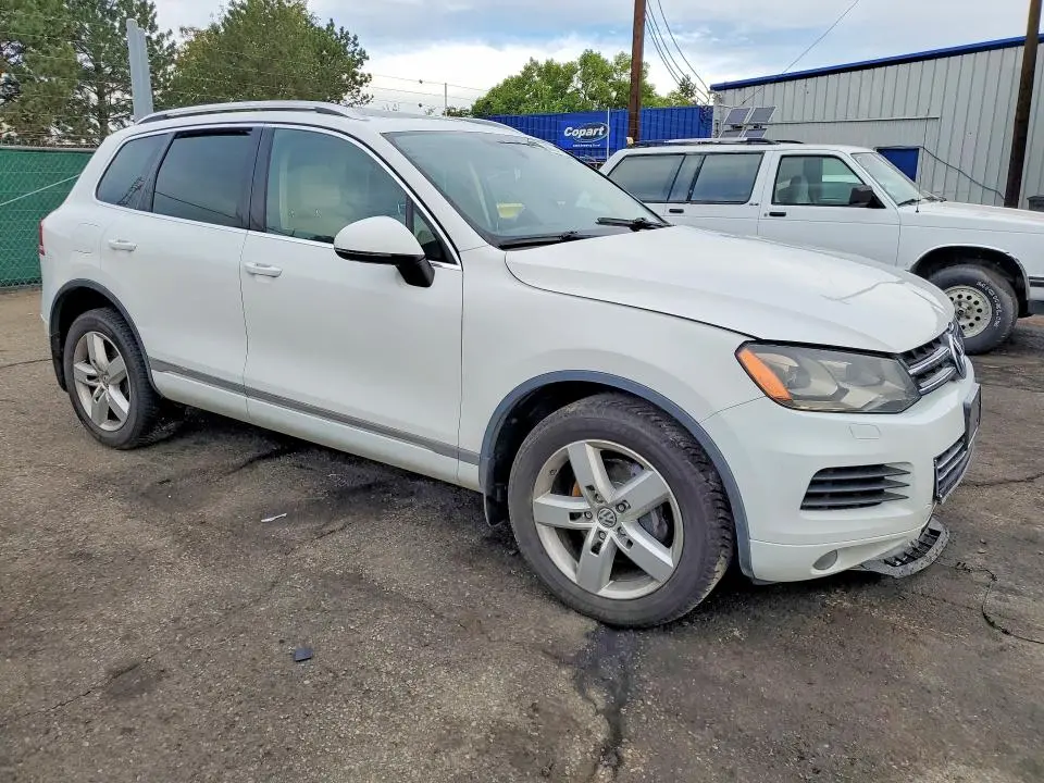 2013 VOLKSWAGEN TOUAREG V6  
