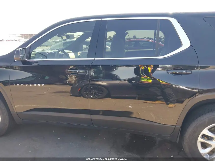 2023 CHEVROLET TRAVERSE FWD LS