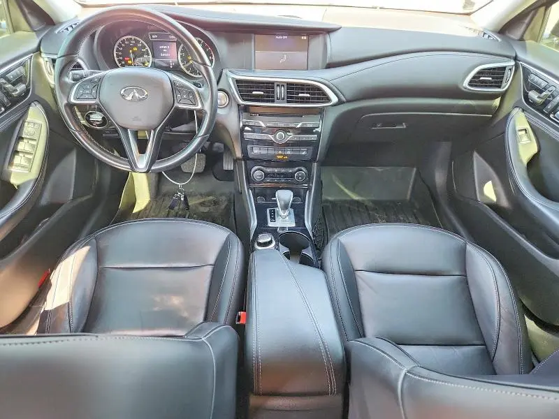 2018 INFINITI QX30 LUXURY  