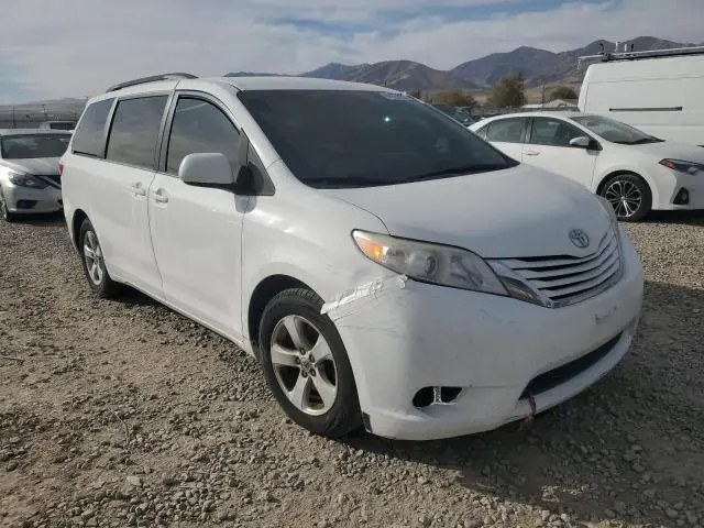 2015 TOYOTA SIENNA LE  