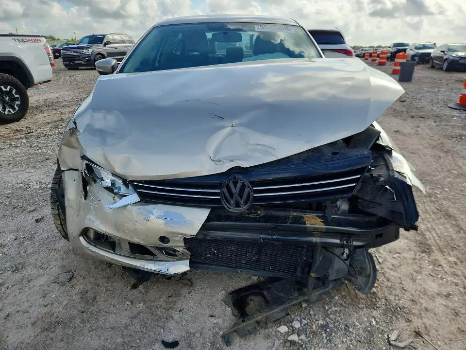 2013 VOLKSWAGEN JETTA SE  