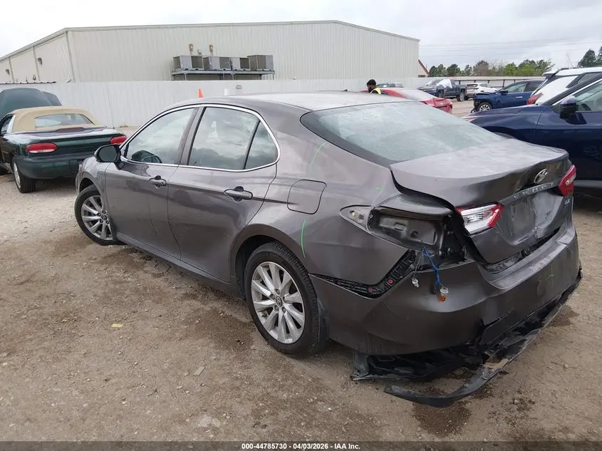 2018 TOYOTA CAMRY LE
