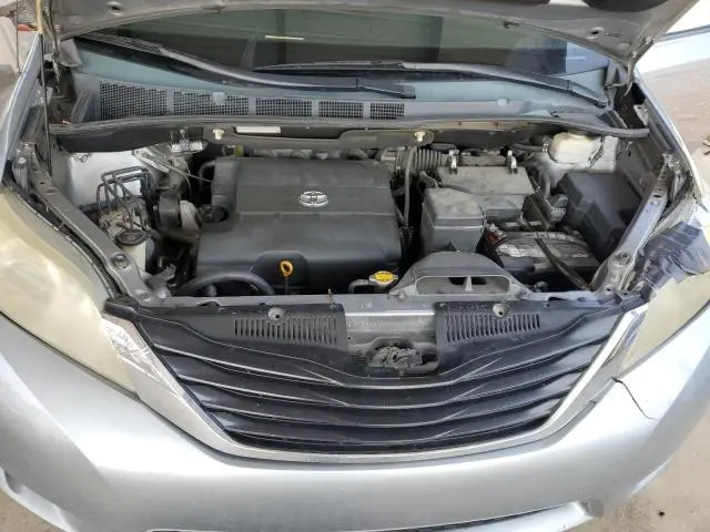 2011 TOYOTA SIENNA LE  