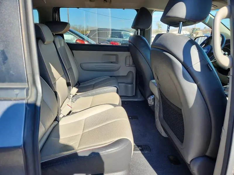 2017 KIA SEDONA LX  