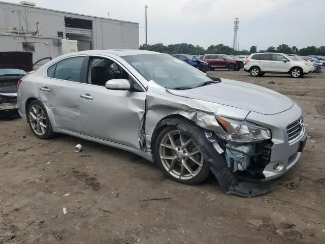 2010 NISSAN MAXIMA S  