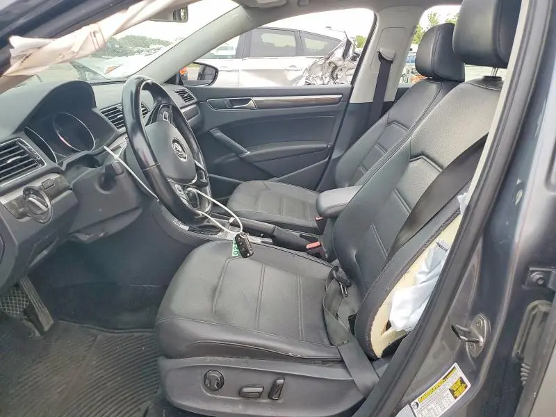 2017 VOLKSWAGEN PASSAT SE  
