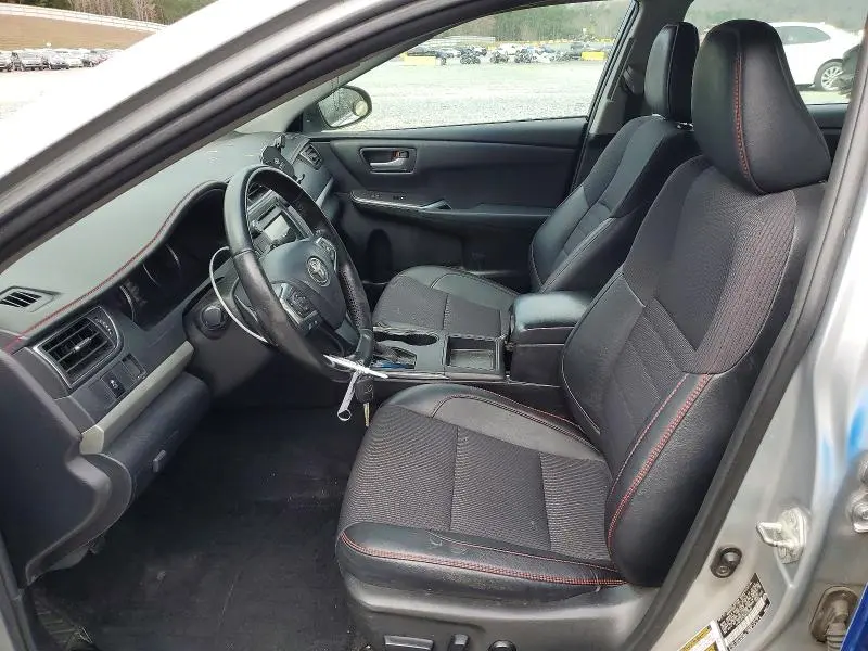 2016 TOYOTA CAMRY SE  