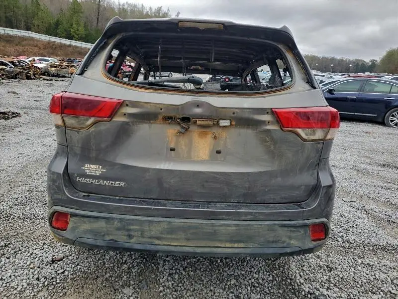 2017 TOYOTA HIGHLANDER LE  