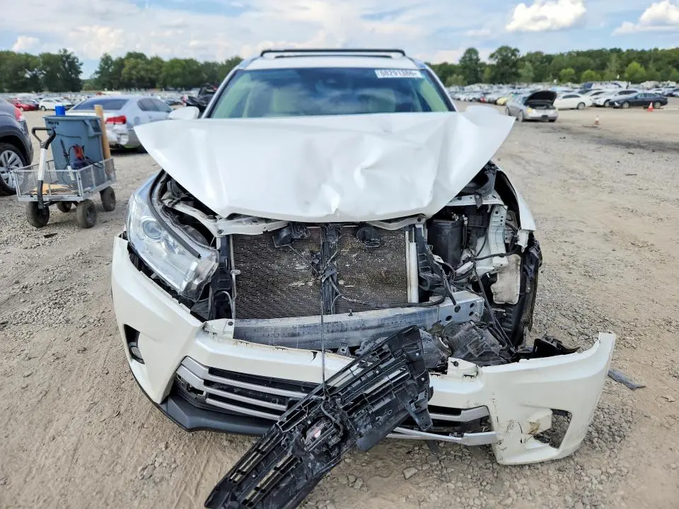 2019 TOYOTA HIGHLANDER XLE  