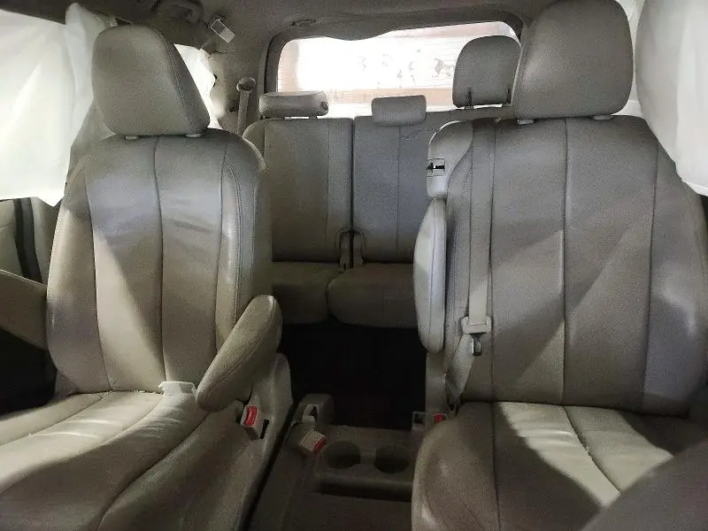 2013 TOYOTA SIENNA XLE 8-PASSENGER  