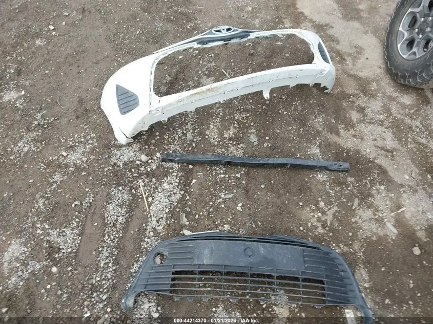 2015 TOYOTA YARIS LE