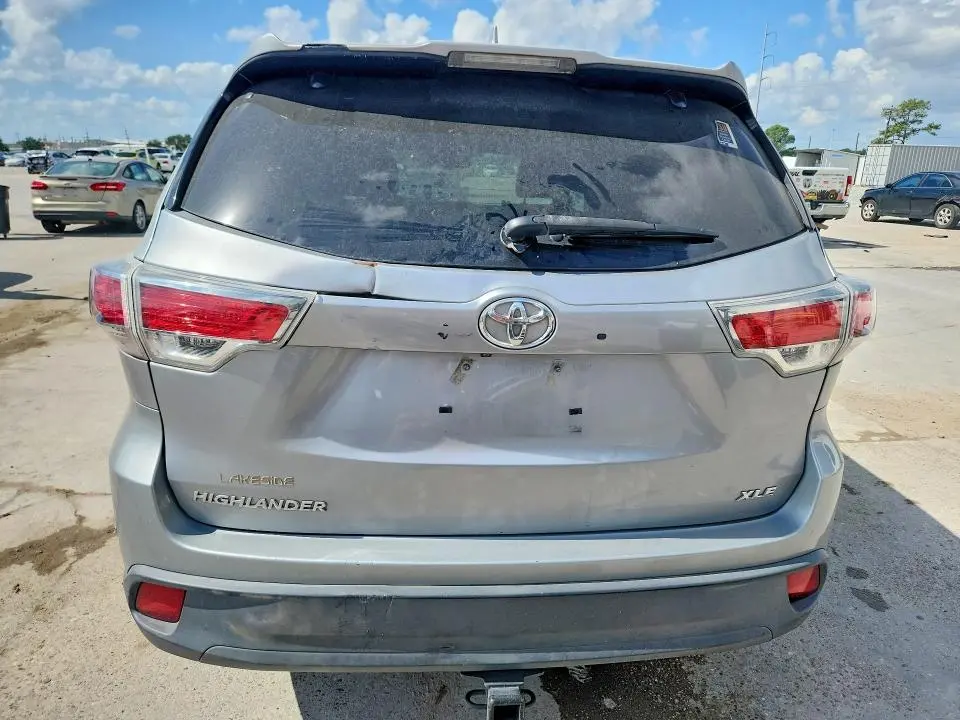2016 TOYOTA HIGHLANDER XLE  
