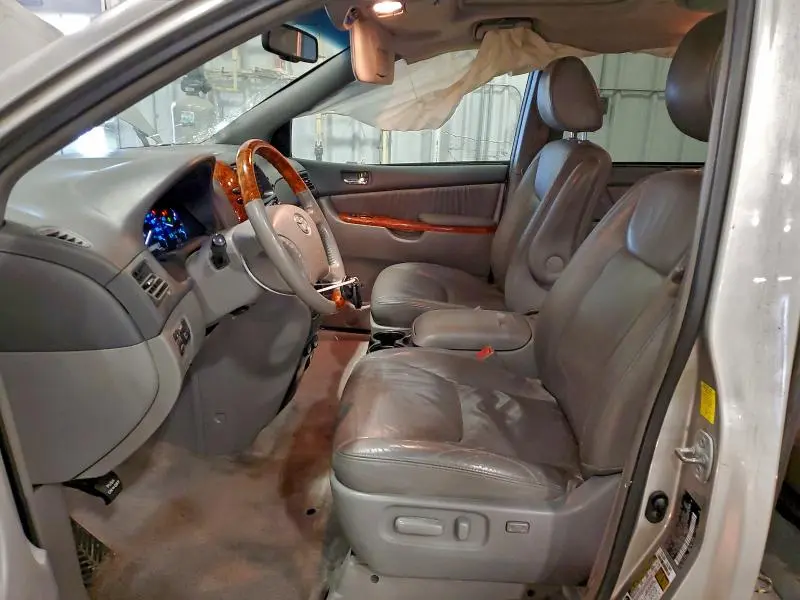 2010 TOYOTA SIENNA XLE  
