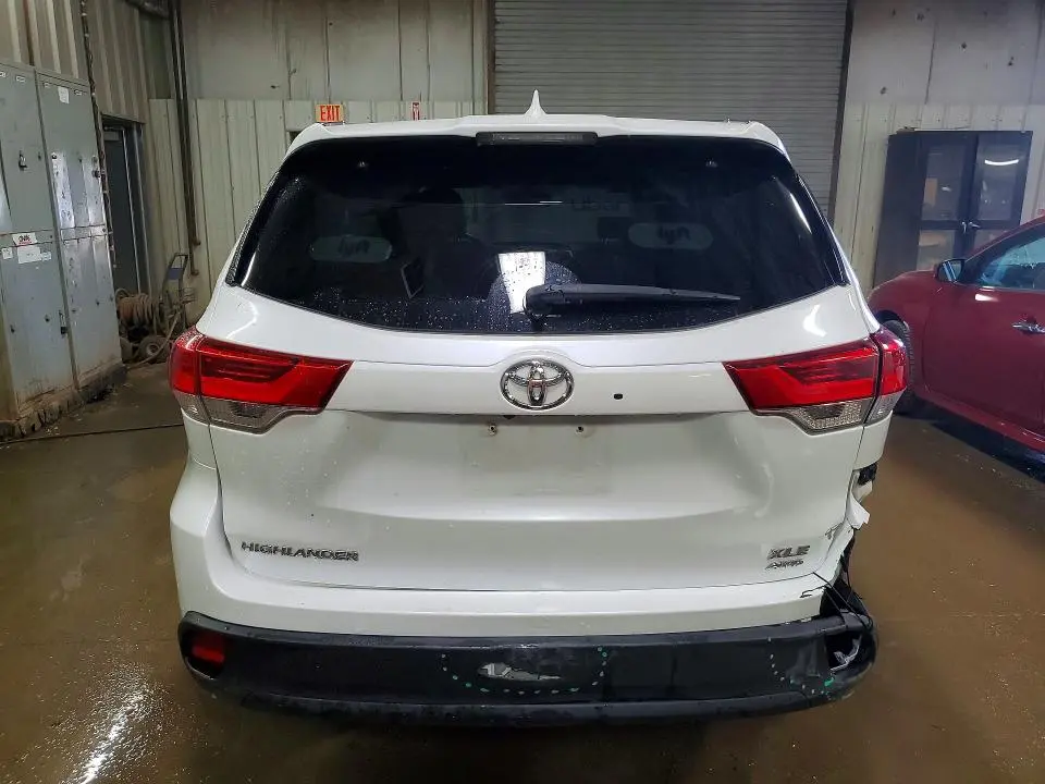 2019 TOYOTA HIGHLANDER XLE  