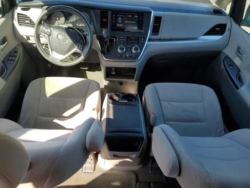 2017 TOYOTA SIENNA LE  