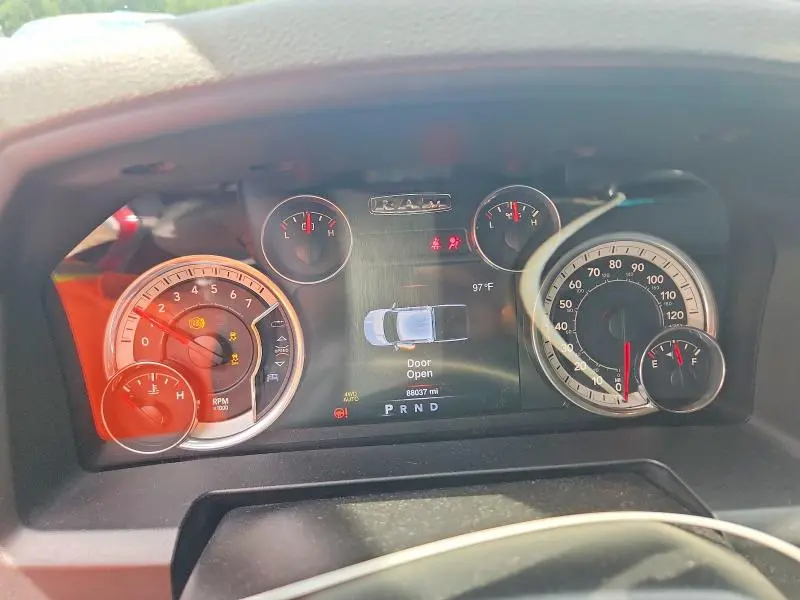 2016 RAM 1500 SLT  