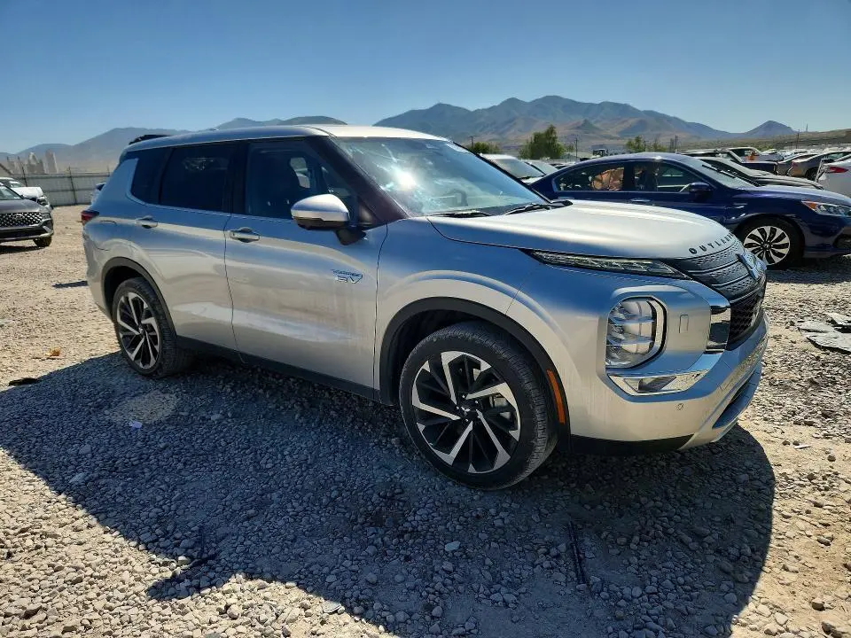 2024 MITSUBISHI OUTLANDER SE  