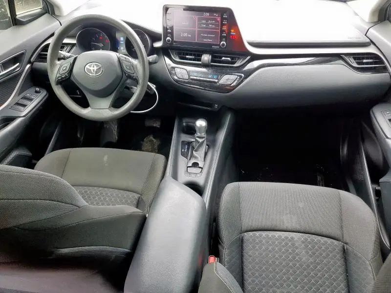 2021 TOYOTA C-HR XLE  