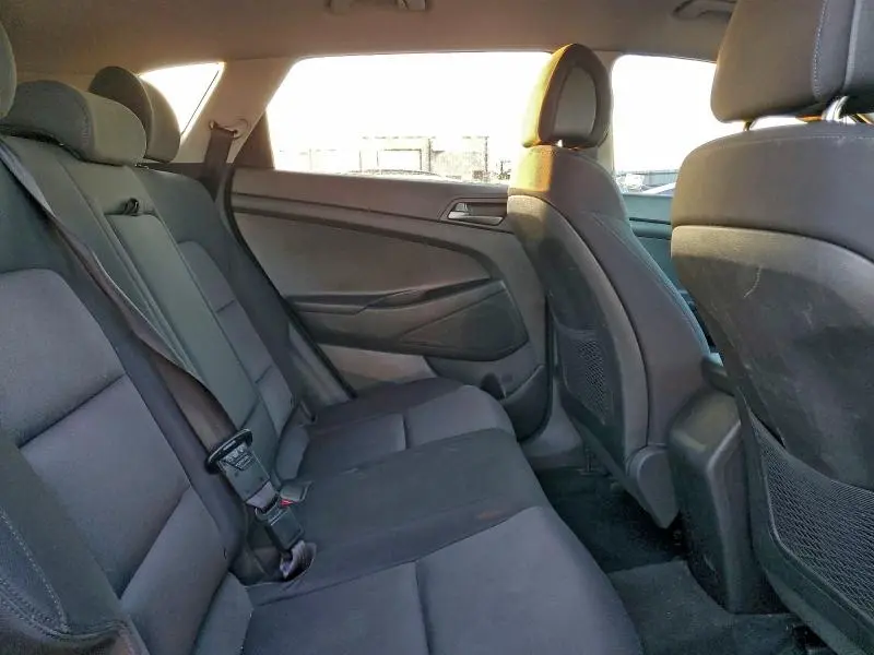 2017 HYUNDAI TUCSON SE  