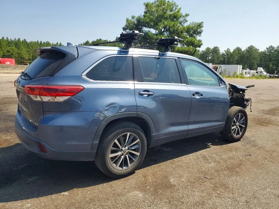 2019 TOYOTA HIGHLANDER XLE  
