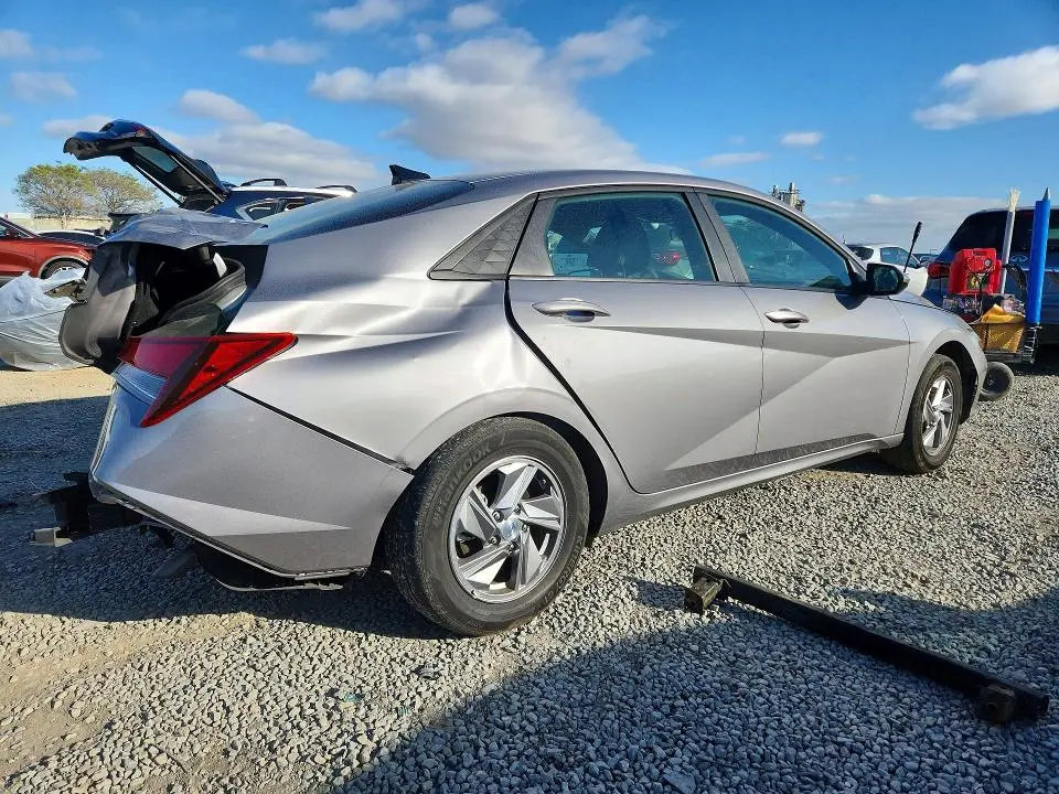 2025 HYUNDAI ELANTRA SE  