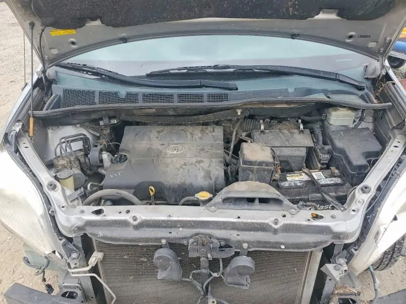 2014 TOYOTA SIENNA XLE 8-PASSENGER  