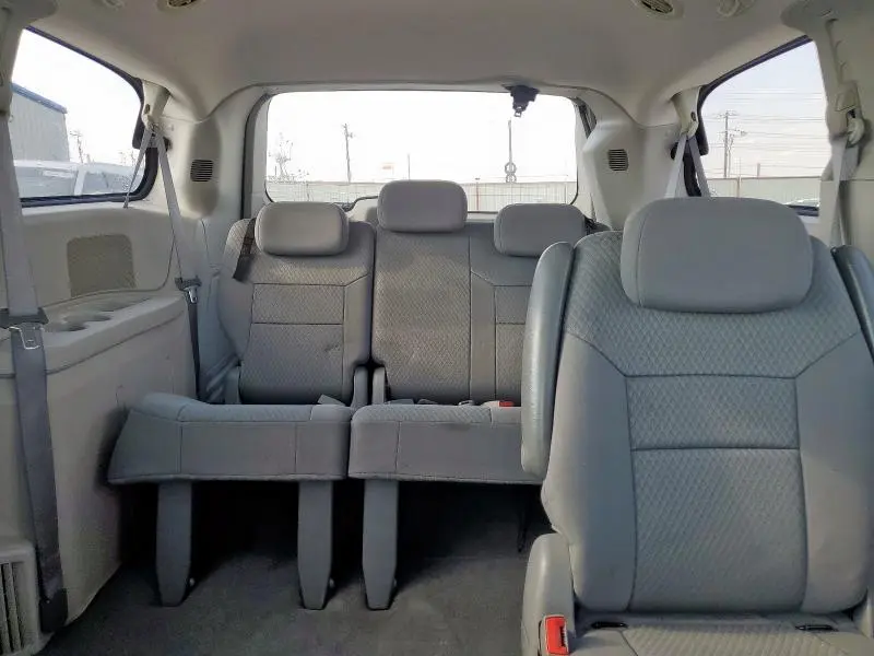 2010 CHRYSLER TOWN & COUNTRY LX  
