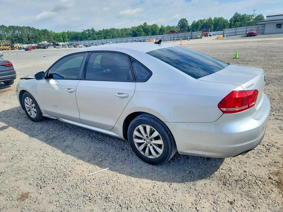 2013 VOLKSWAGEN PASSAT S  