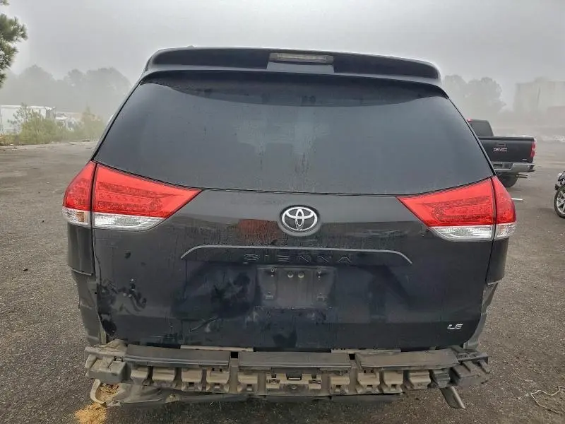 2011 TOYOTA SIENNA LE  