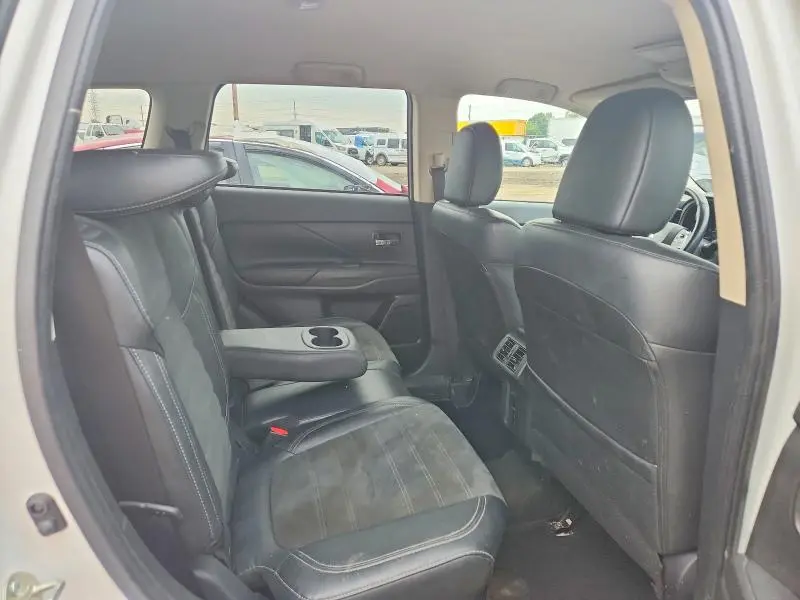 2020 MITSUBISHI OUTLANDER SE  