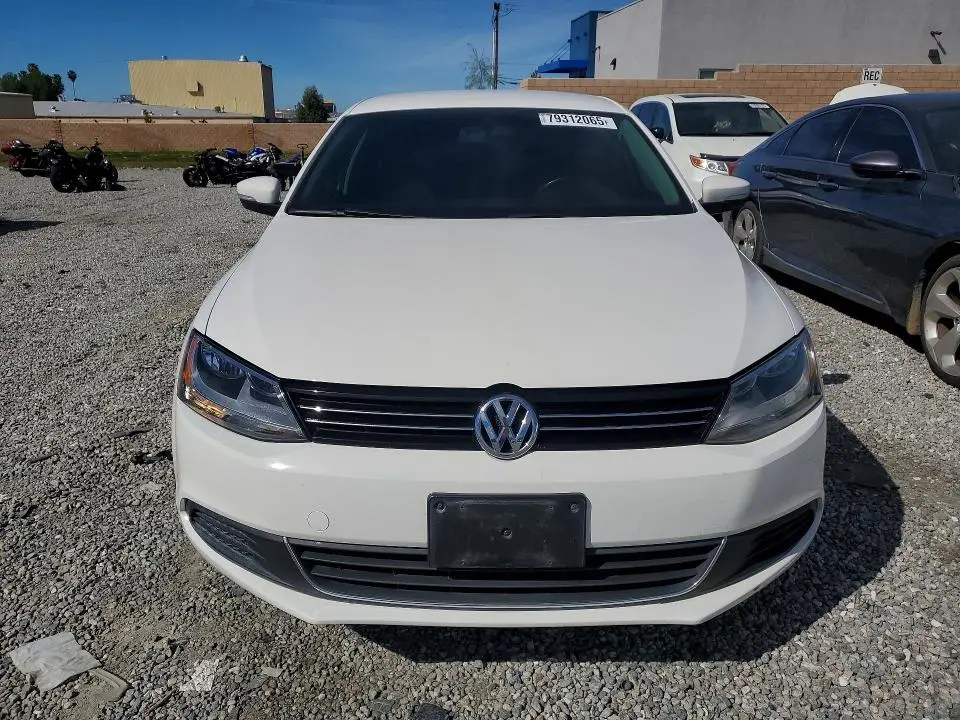 2013 VOLKSWAGEN JETTA SE  