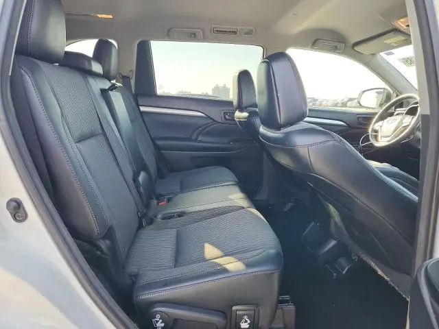 2016 TOYOTA HIGHLANDER LE  