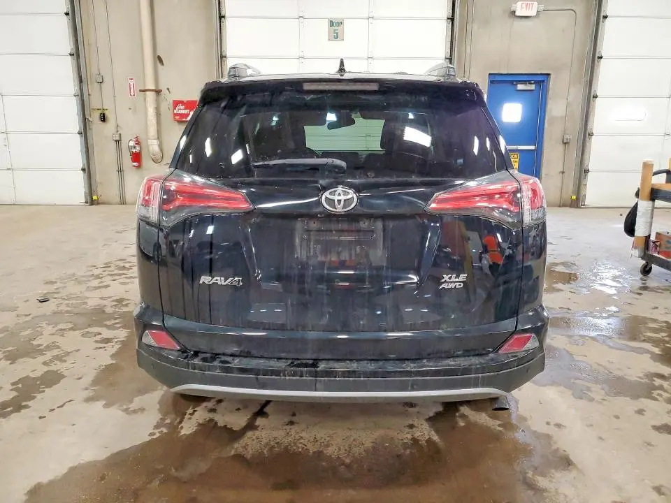 2018 TOYOTA RAV4 XLE  