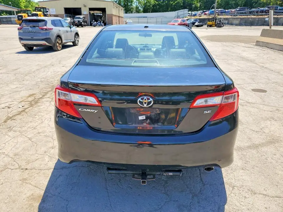 2012 TOYOTA CAMRY SE  