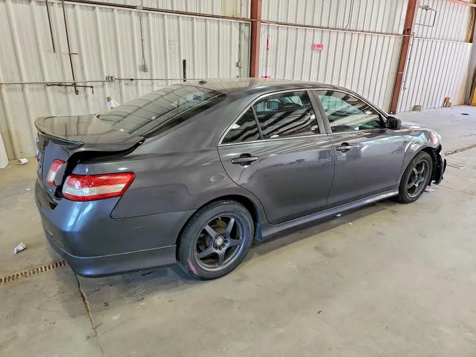 2011 TOYOTA CAMRY SE  