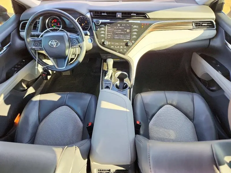2020 TOYOTA CAMRY XLE  