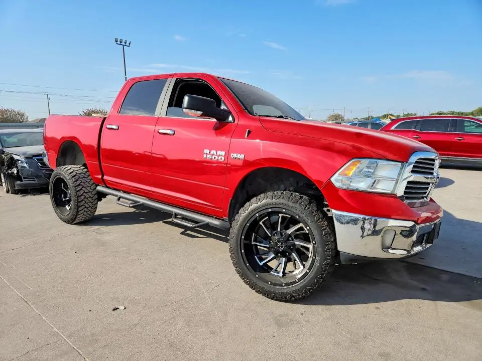 2016 RAM 1500 SLT  