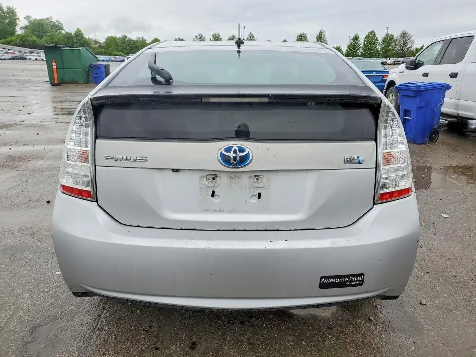 2010 TOYOTA PRIUS III  