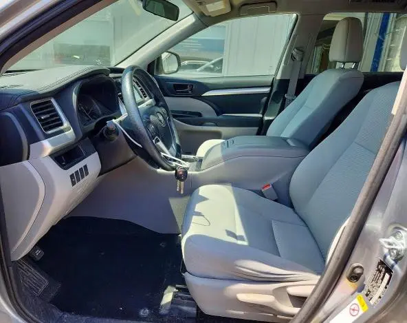 2016 TOYOTA HIGHLANDER LE  