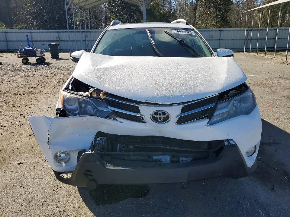 2015 TOYOTA RAV4 XLE  