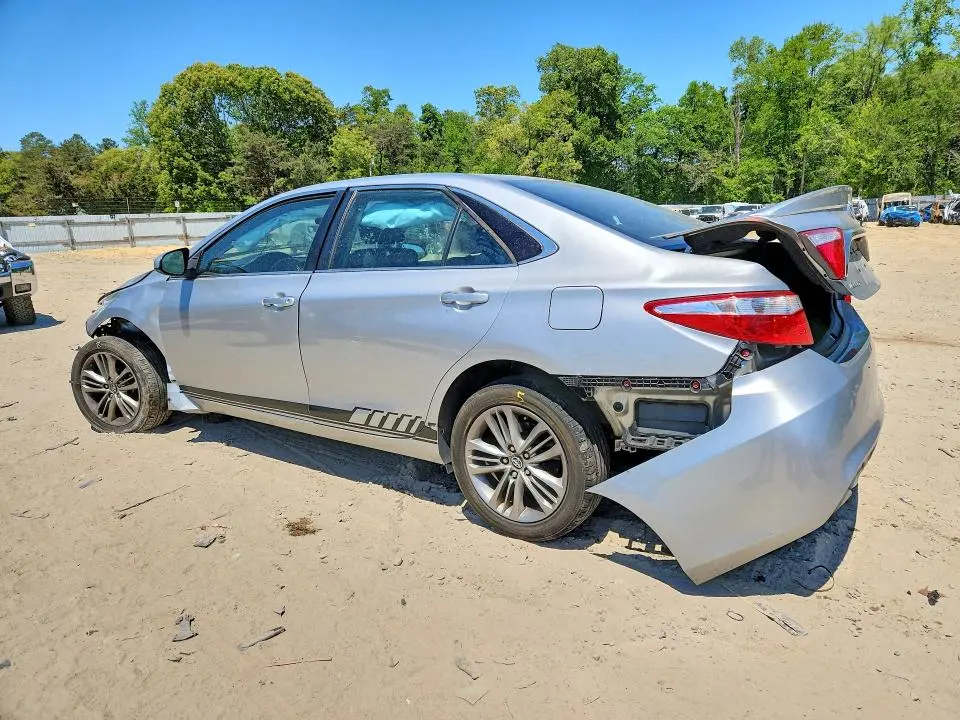 2016 TOYOTA CAMRY SE  