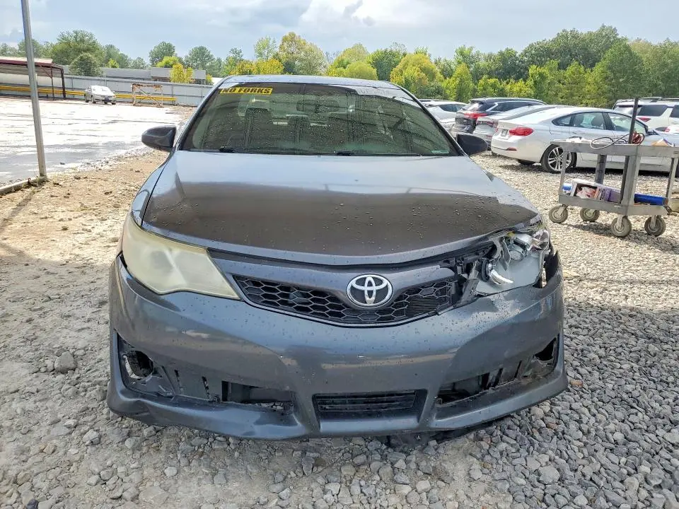 2014 TOYOTA CAMRY SE  