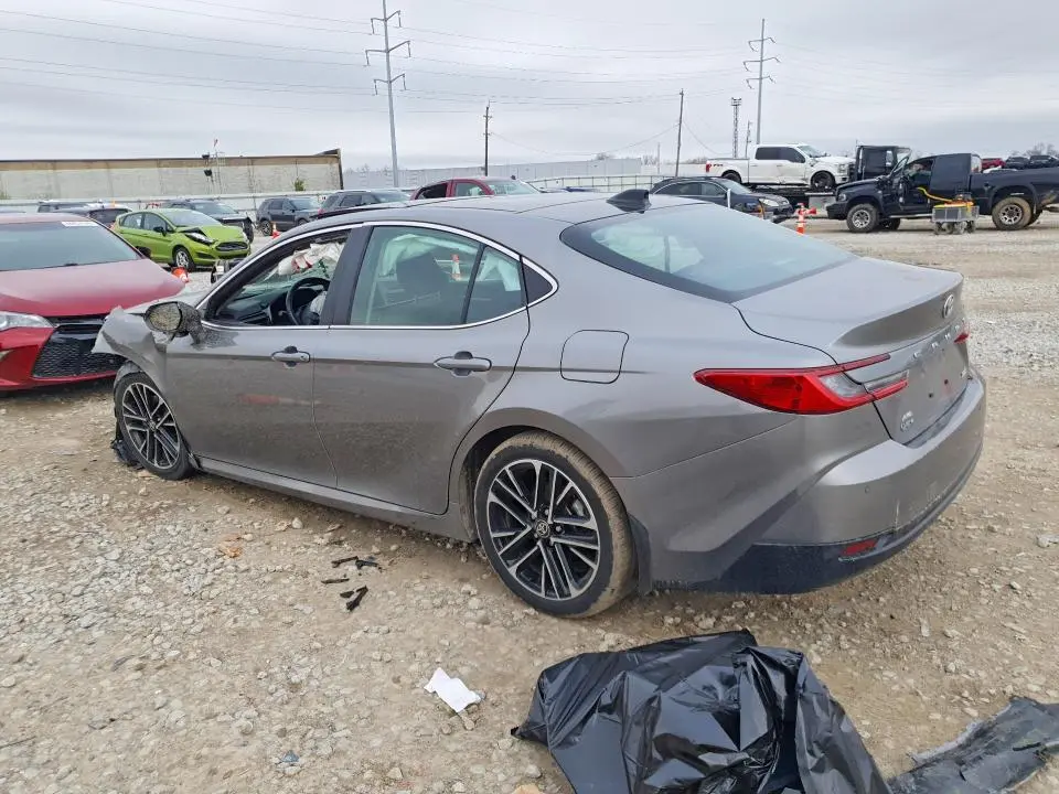 2025 TOYOTA CAMRY XLE  