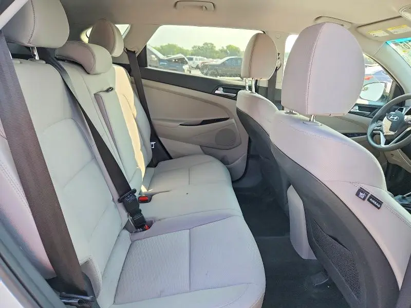 2021 HYUNDAI TUCSON SE  