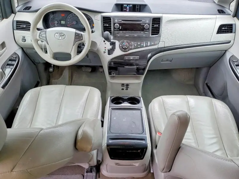 2013 TOYOTA SIENNA LE  