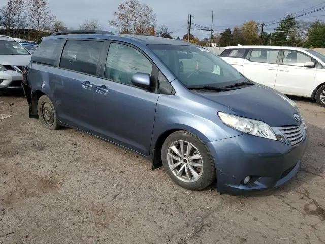 2014 TOYOTA SIENNA XLE  