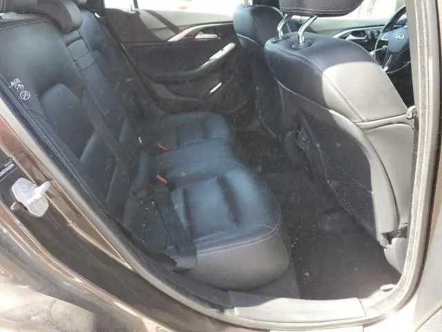 2017 INFINITI QX30 BASE