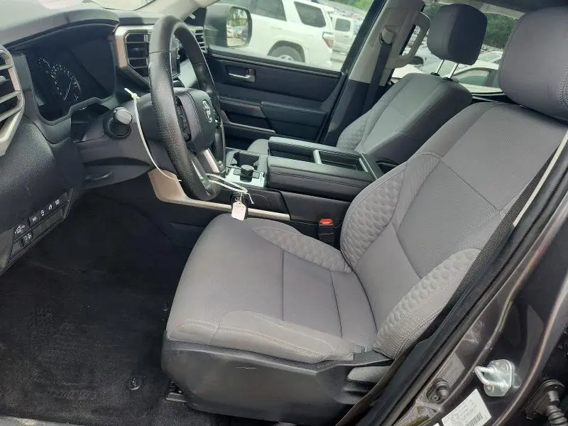 2022 TOYOTA TUNDRA SR5  