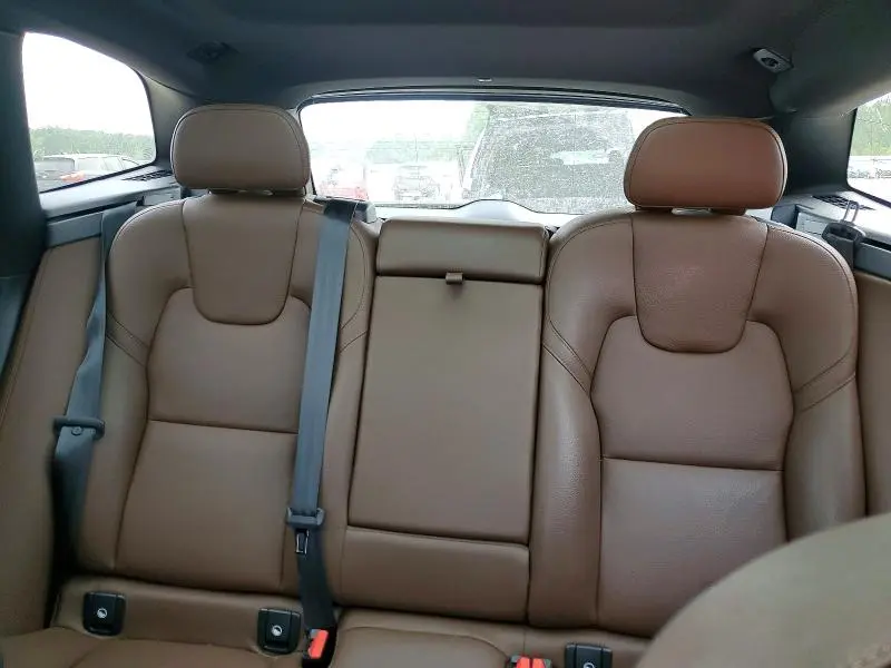 2022 VOLVO XC60 B5 MOMENTUM  
